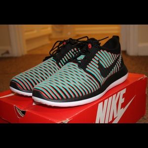 Nike Roshe Two Flyknit Crimson-Clear Jade SIZE 10